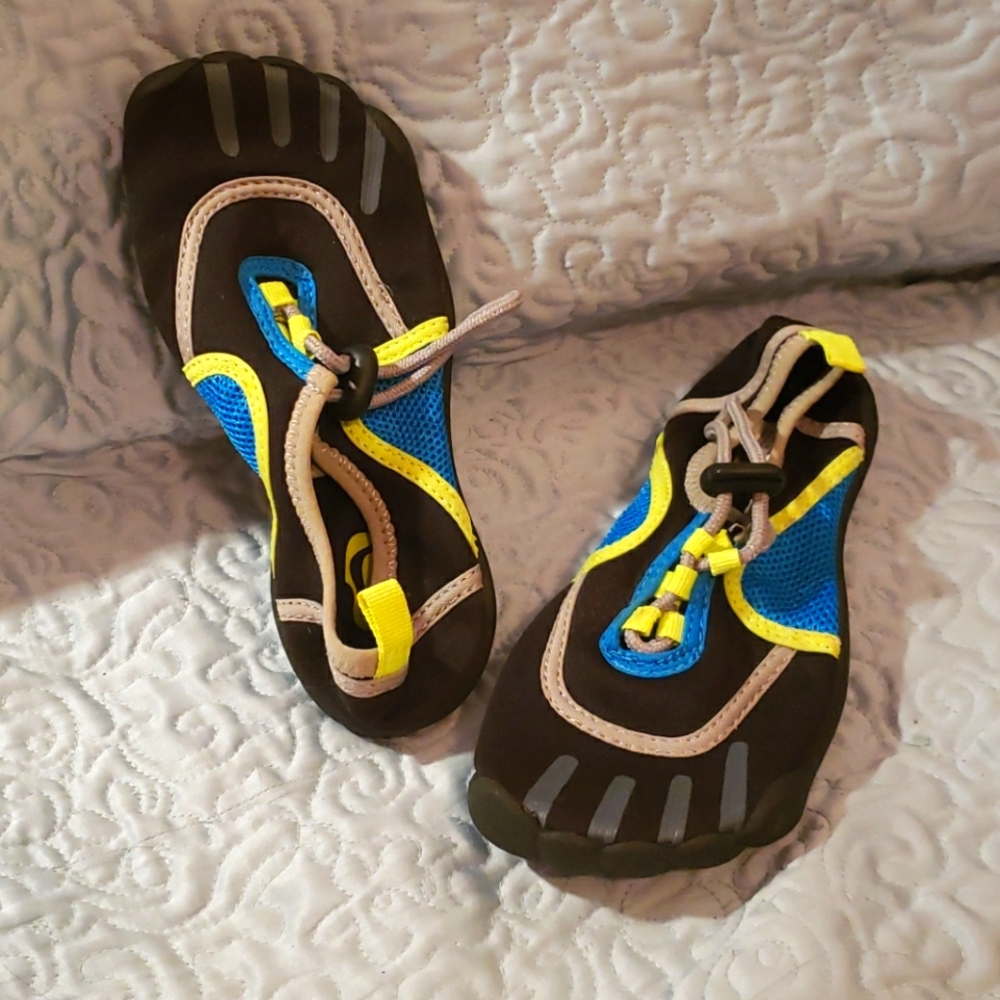 Children's Place Water Shoes/Water Sox Like New